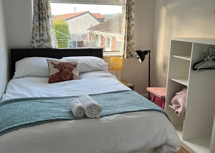 Bellevue Bungalow - Comfortable Home With Amazing Views