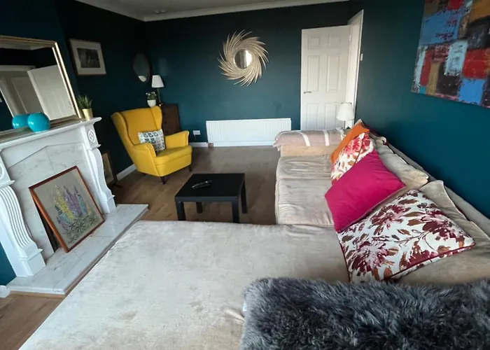 Bellevue Bungalow - Comfortable Home With Amazing Views